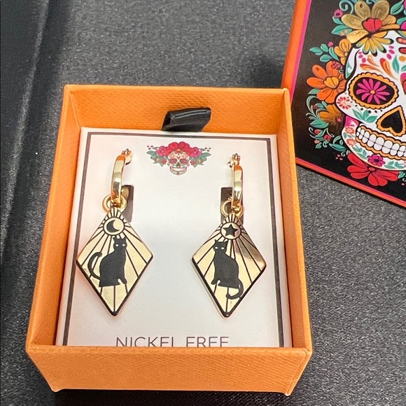 Black Cat 🐈⬛ Earrings - Picture 4 of 4